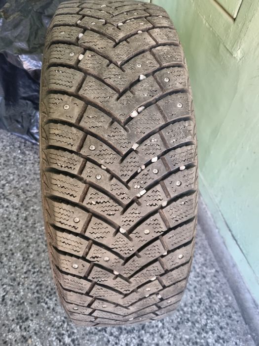 Гуми зимни 185/65 R15
