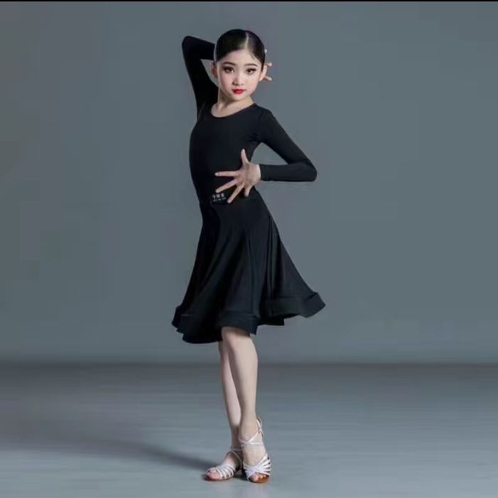 Продам рейтинговые платья, тренировочные костюмы