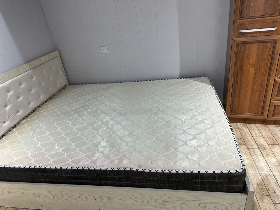 СРОЧНО продаю двухспальный кровать В хорошем состоянии.