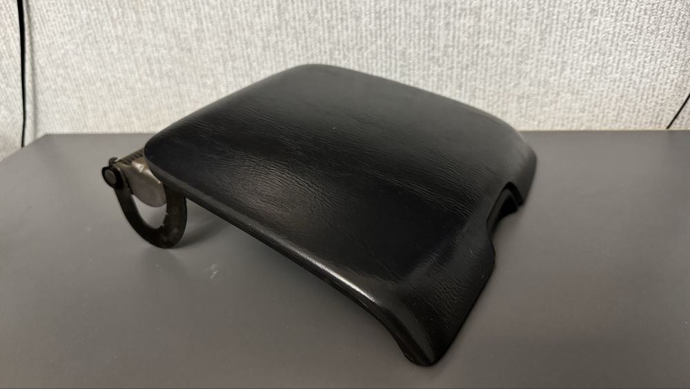 Продам крышку бардачка Forester SF5