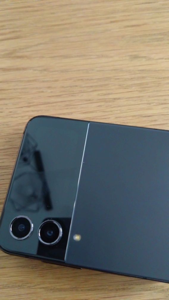 Samsung flip z4 128 gb