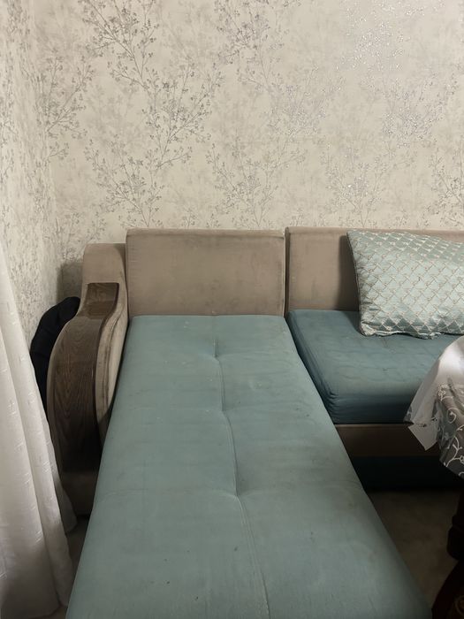 Диван гостинная в хорошем состояние.Продам срочно.