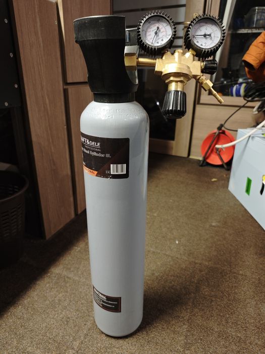 Butelie CO2 / 2022 / 8L, plina cc 80%, cu regulator, nefolosita