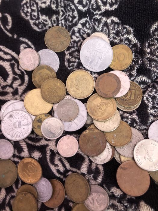 Vand urgent monezi vechi din mai mute tari