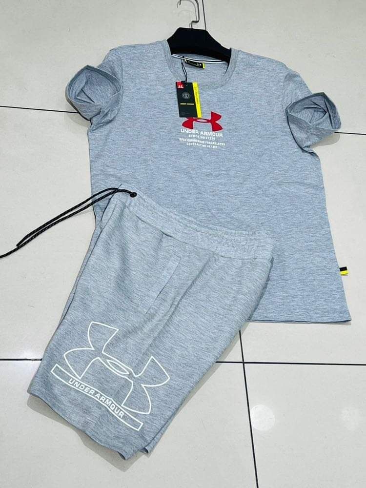 Къси екипи Under Armour.