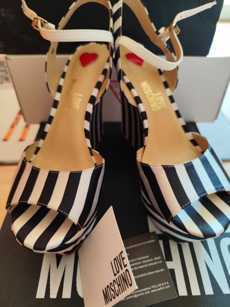 Страхотни летни платформи на Love Moschino