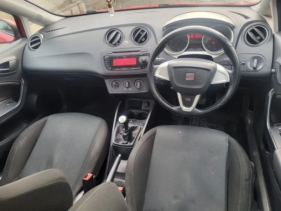 Dezmembram Bara fata/ Faruri/Aripi Trager/ Motor/ Cutie de viteze  Seat Ibiza 6j 1.6 tdi CAY