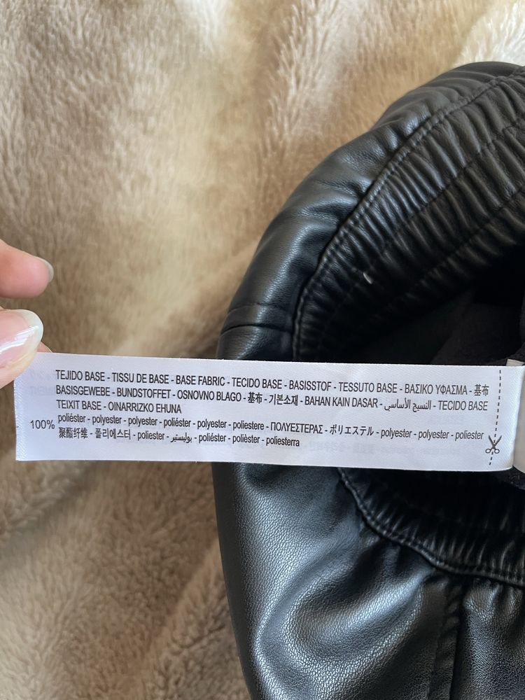 Черен кожен панталон Bershka (S)