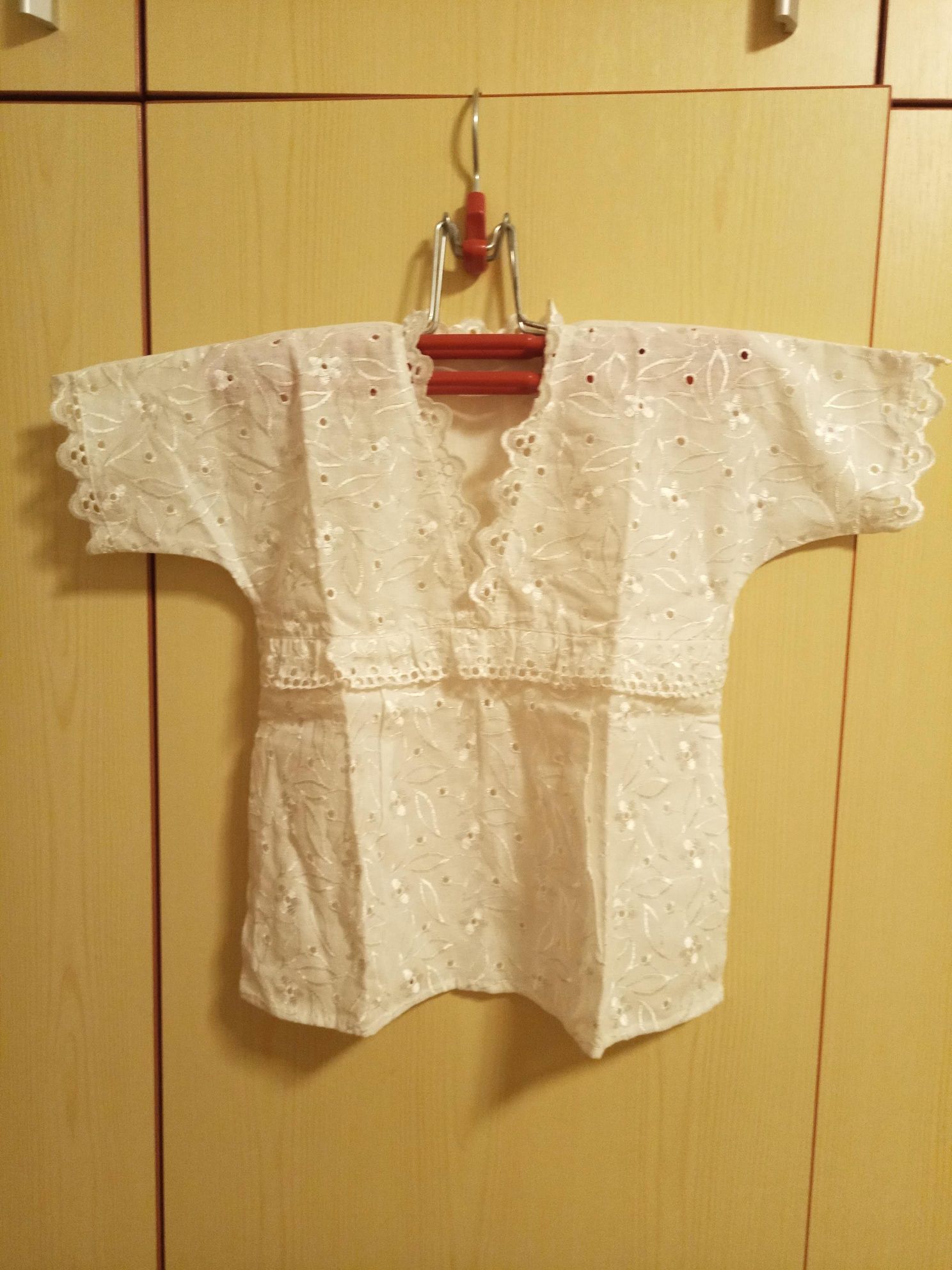 Rochiță brodata cu caciulita- pt.fete(6-9 luni) - Noua nefolosita