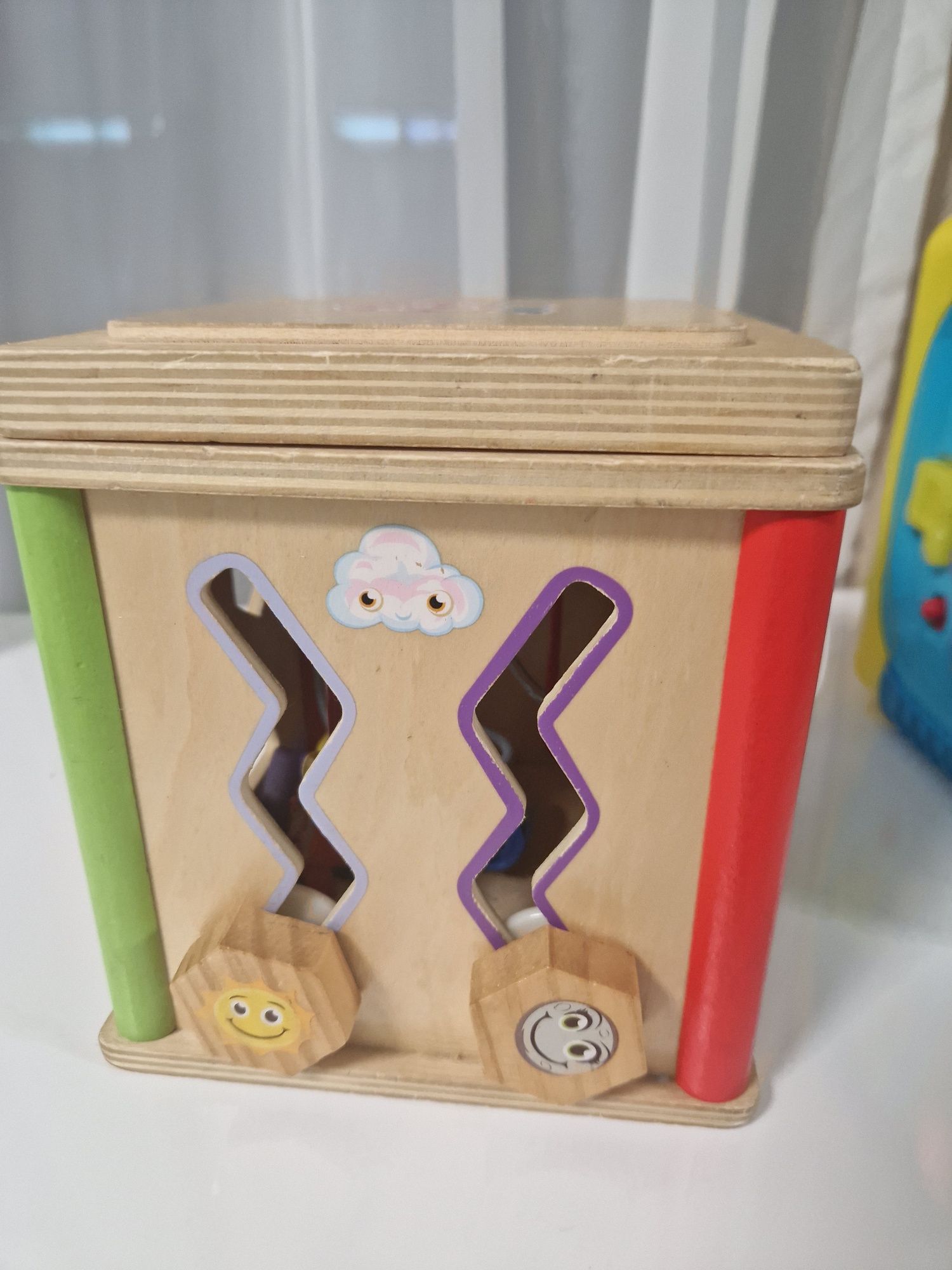 Интерактивни играчки ,дървен куб!