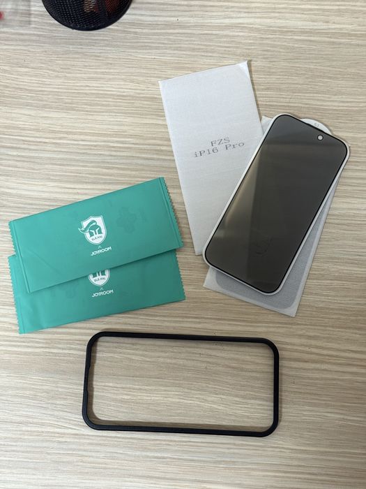 Privacy протектори за iPhone 16 Pro