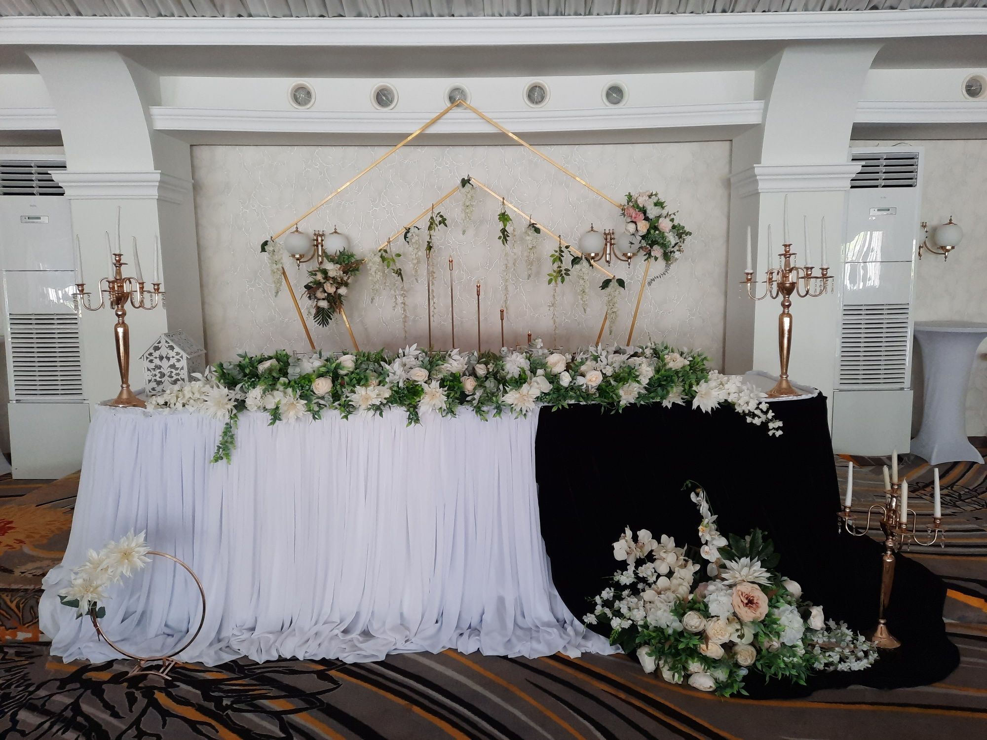 Decorațiuni evenimente nunta, aranjamente florale, baloane și altele