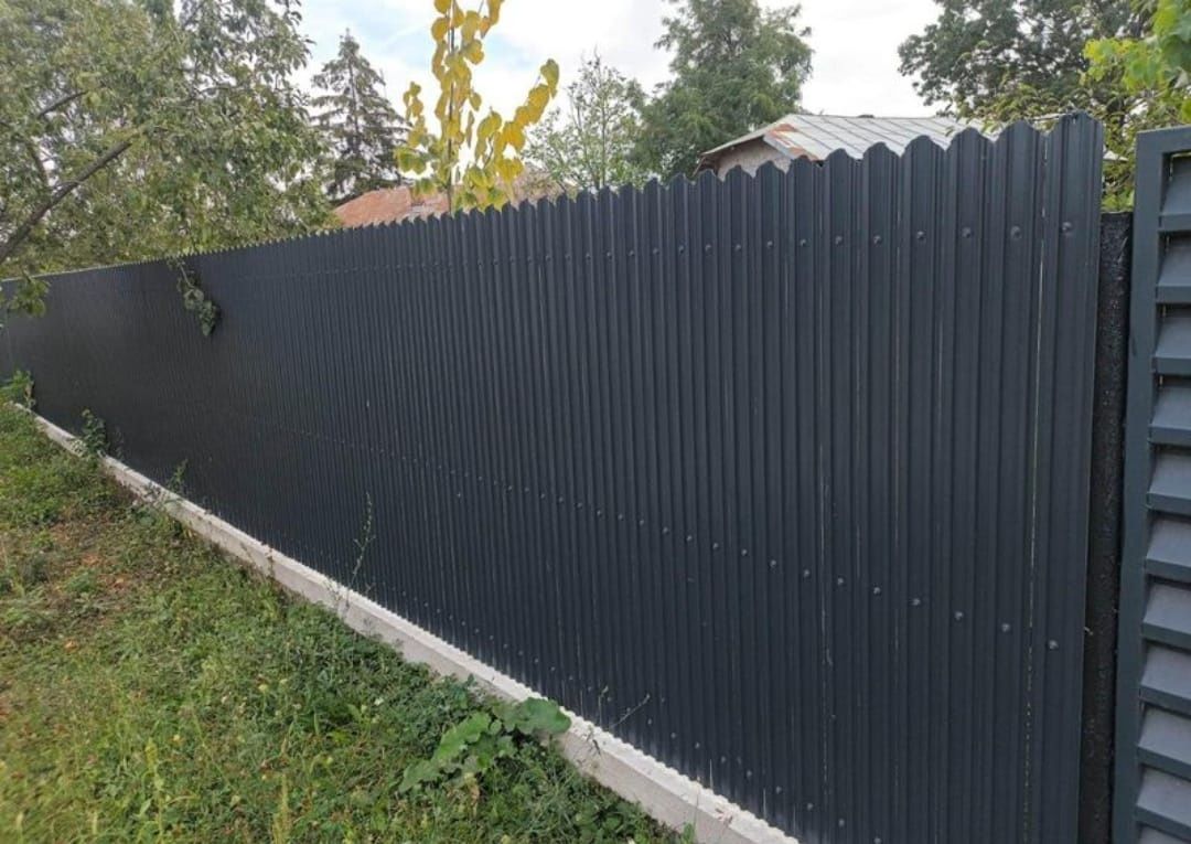 Construim garduri din panouri stil jaluzele, sipca metalica si altele