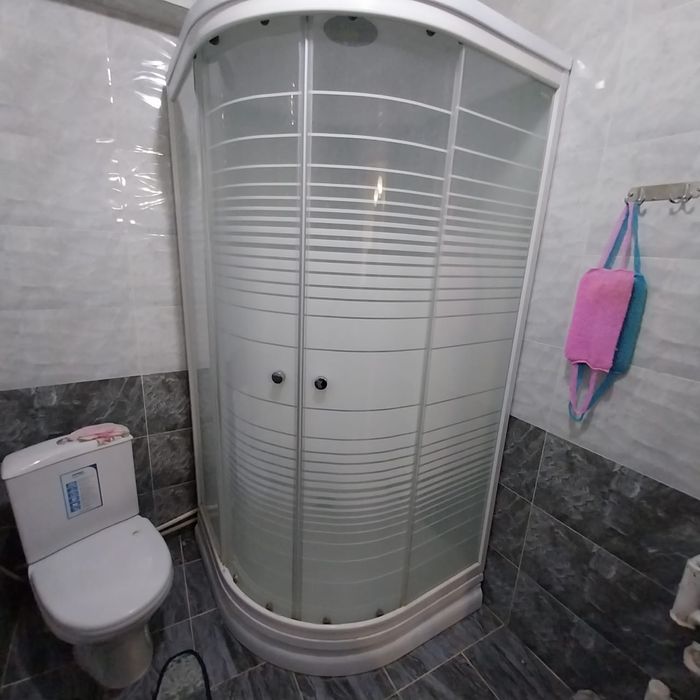 Душевая кабинка в хорошем состоянии