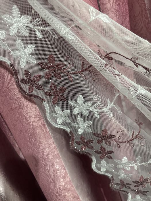 Продаются шторы с тюлью.