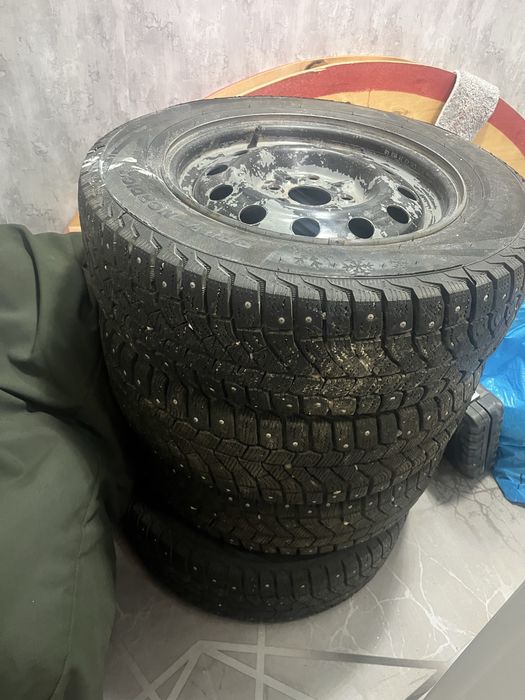 Продам 4 диски с зимними шинами на 14.