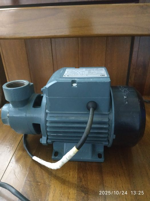 Продаю поверхностный насос.