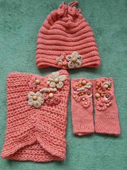 Уникален ръчно изработен комплект аксесоари шапка, шал и ръкавици