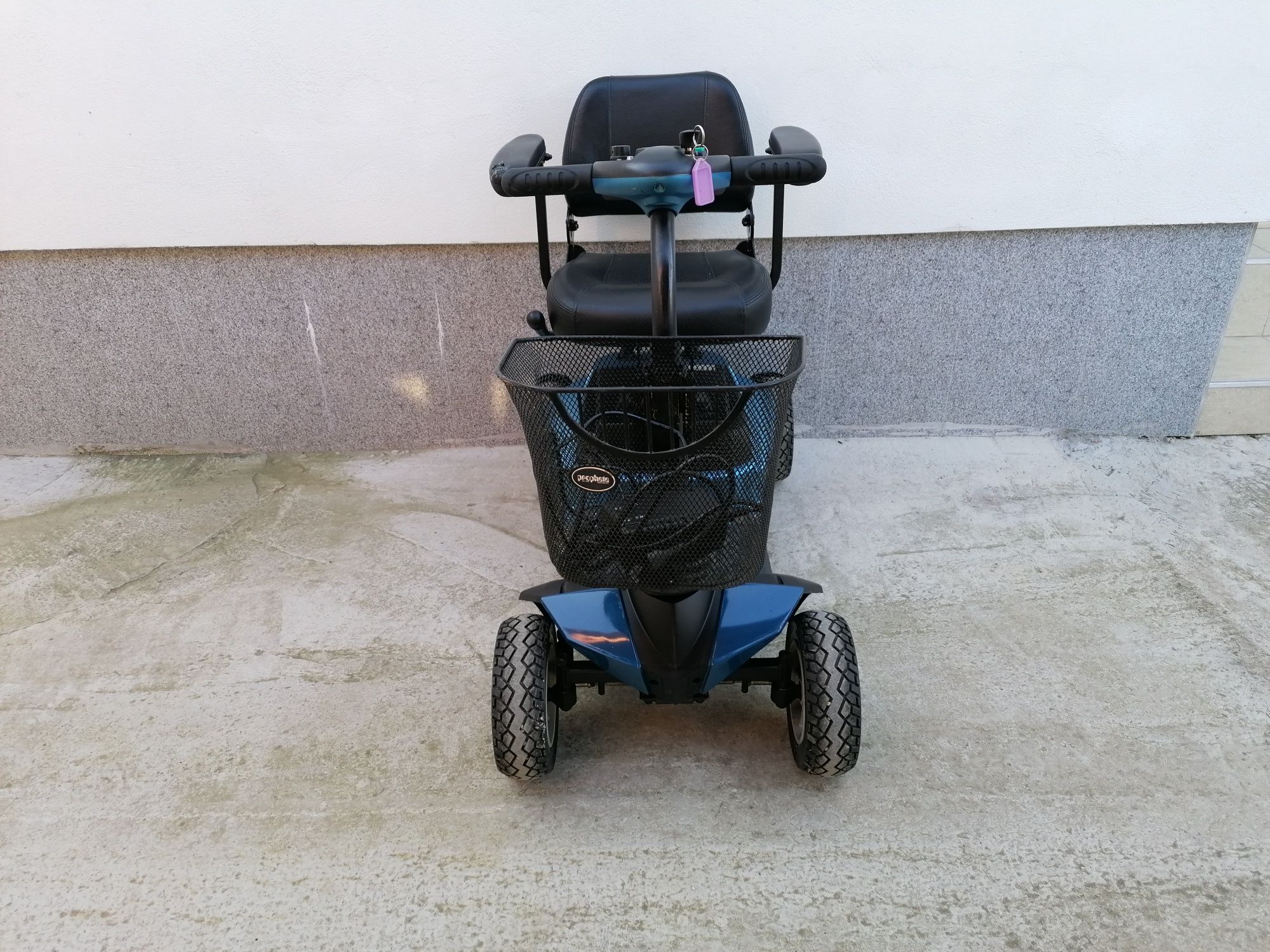 Cărucior scuter electric pentru persoane cu dizabilități