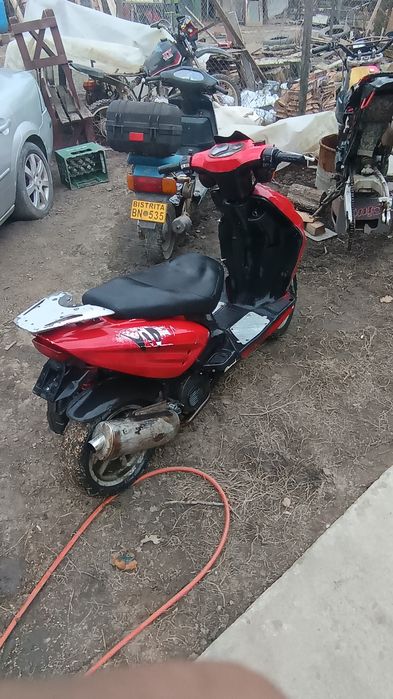 Vând sau schimb scuter 125 4T