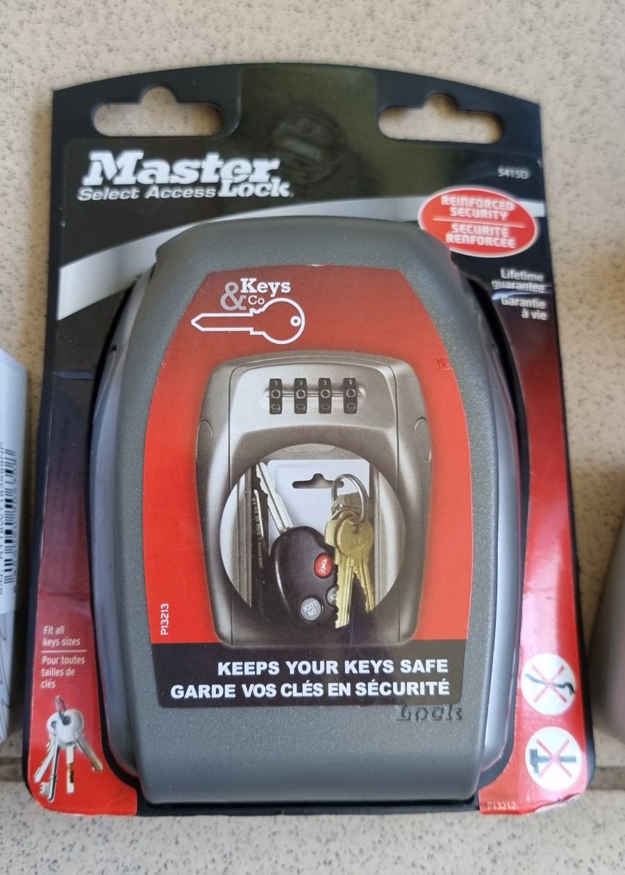 Caseta seif cu cifru Master Lock 5415D