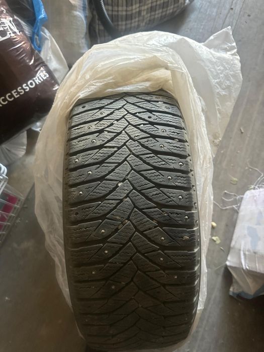Продам б/у зимние шиповные шины