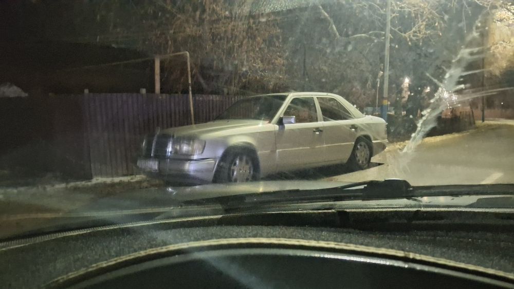 Продаётся живой Мерс 124