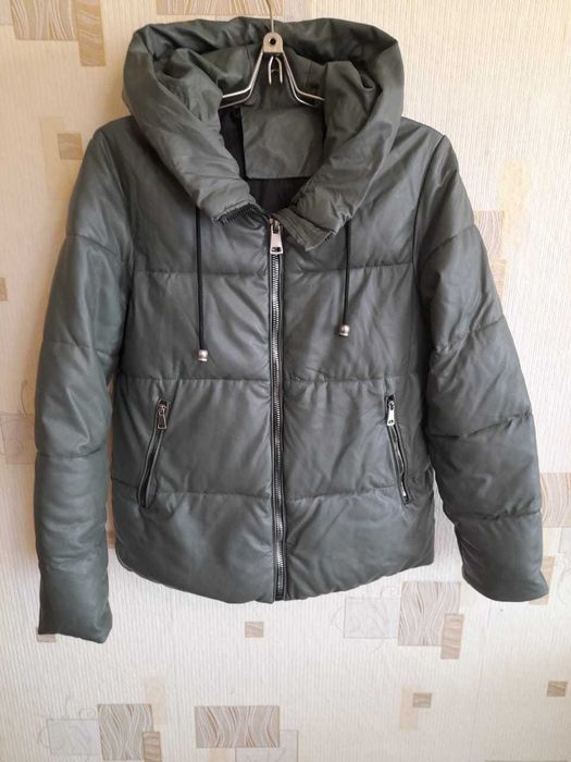 продам  женскую   куртку.  эко-кожа . раз. 48 .  5500т.