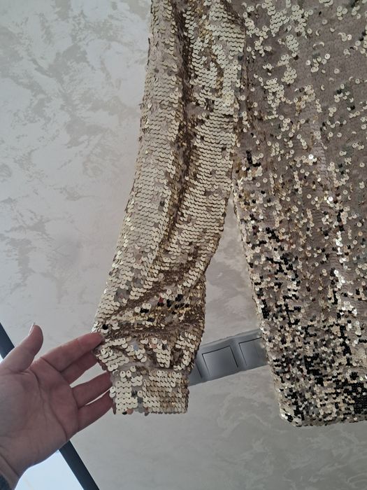 Rochita cu paiete aurii marimeaM