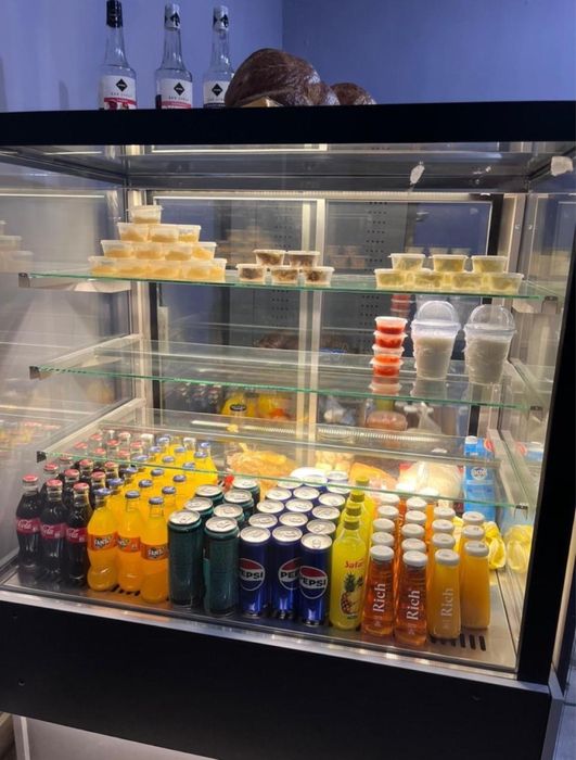 Продается холодильник витринный