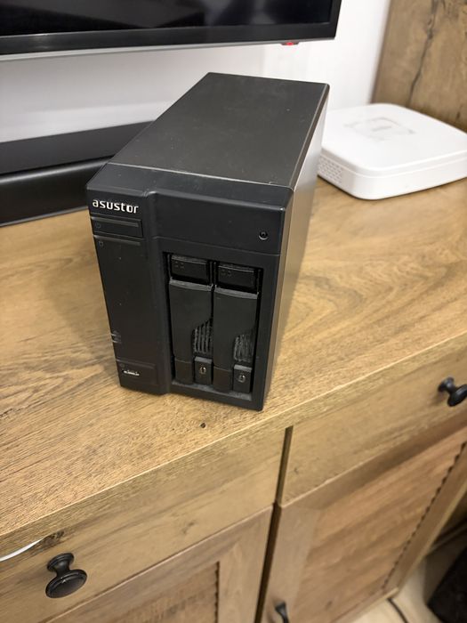 server NAS ASUS mediaplayer cu telecomanda