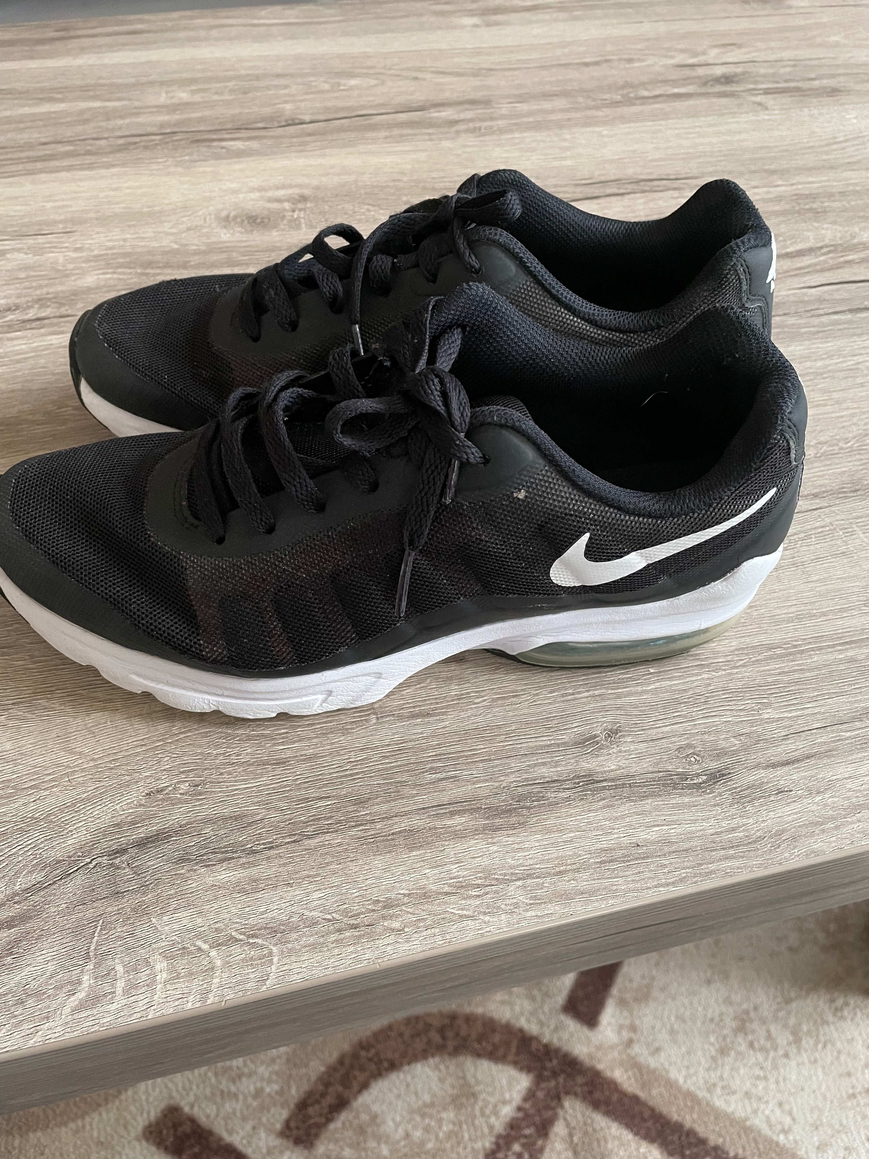 Nike обувки 42номер