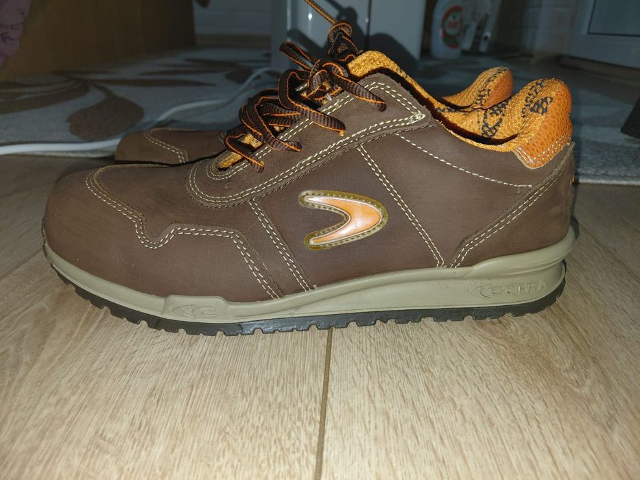 Vând bocanci Cofra noi mărimea 42