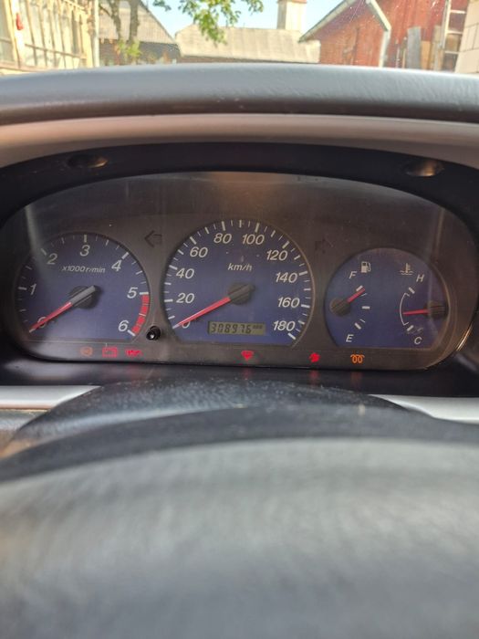 Vand Mazda B 2500