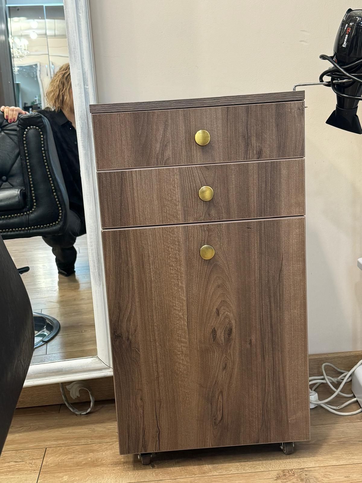 Ucenic / comoda ideal pentru salon