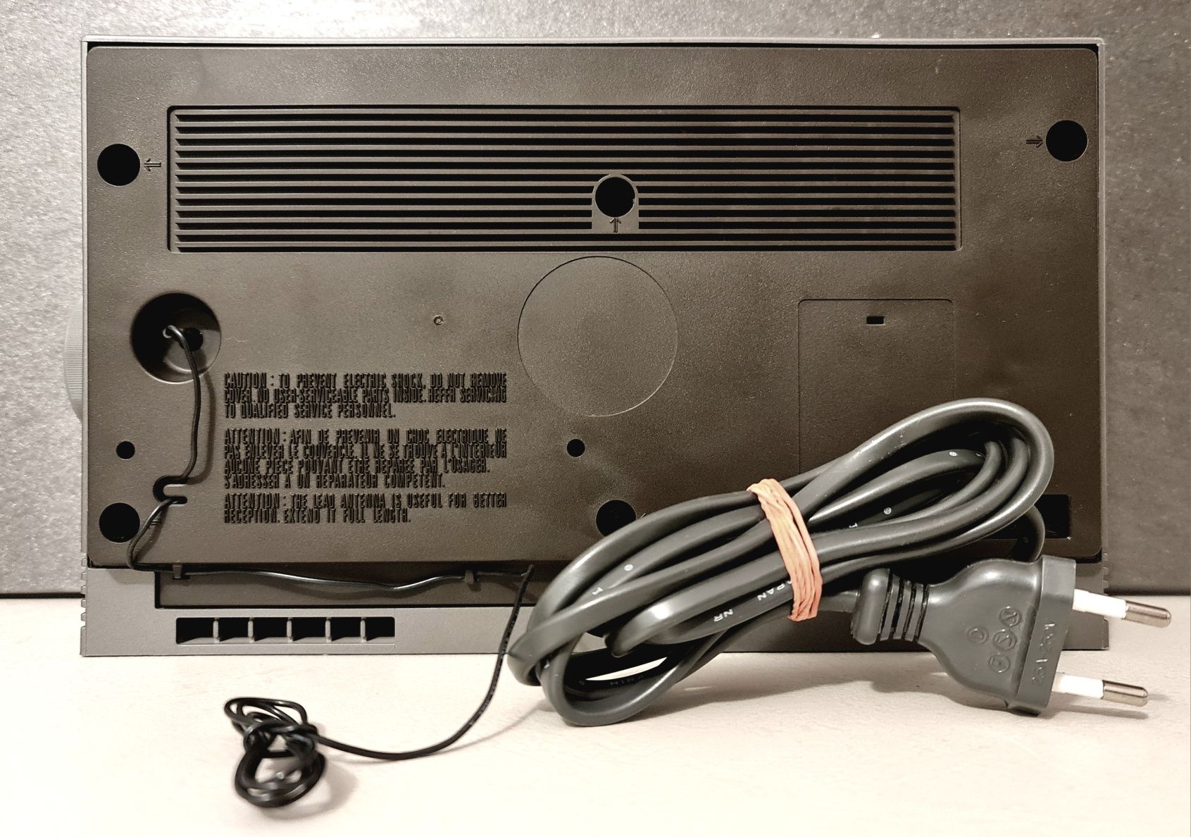 Sony icf c 22 w .
