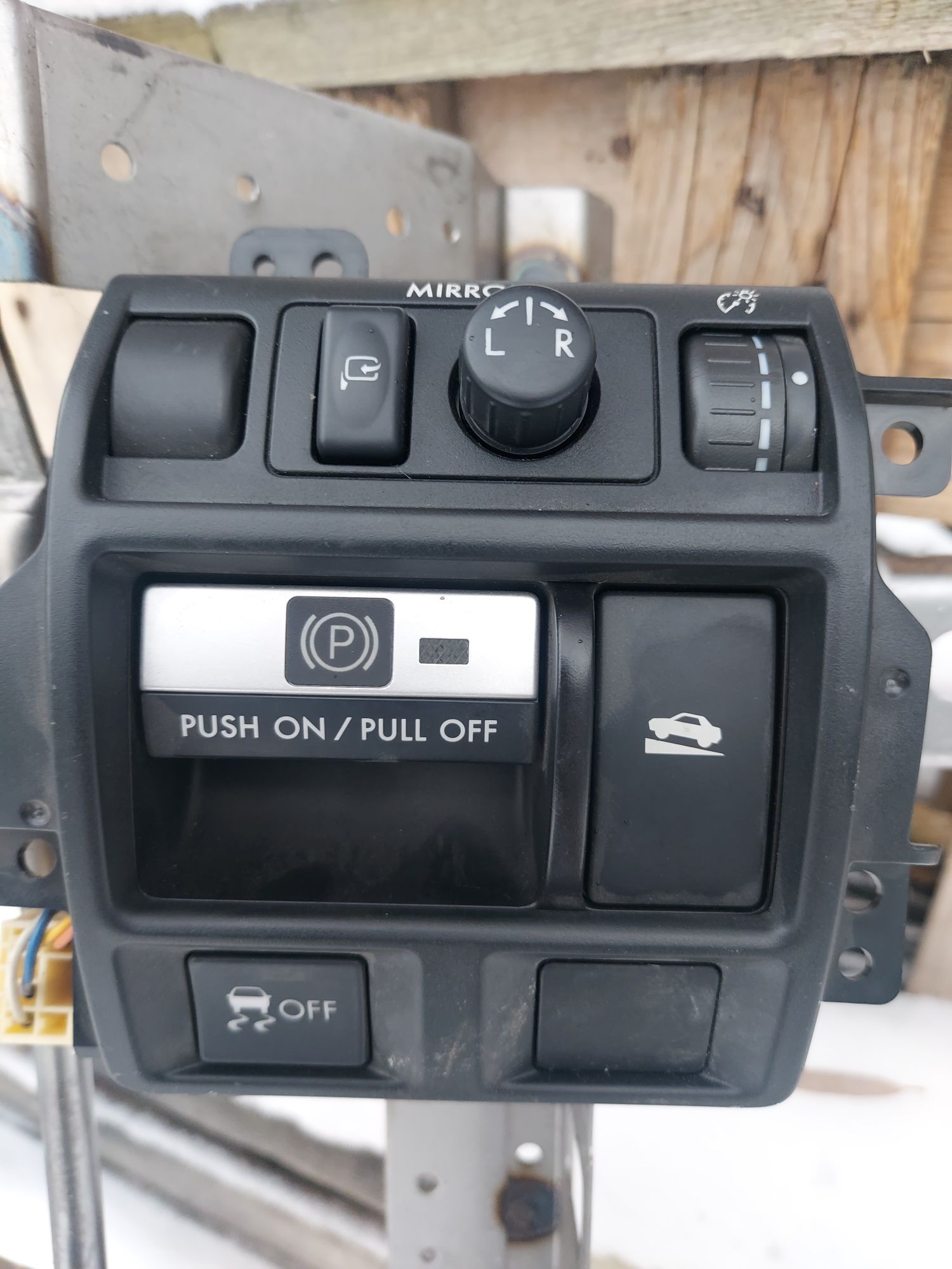 Кнопка управления зеркалами Subaru