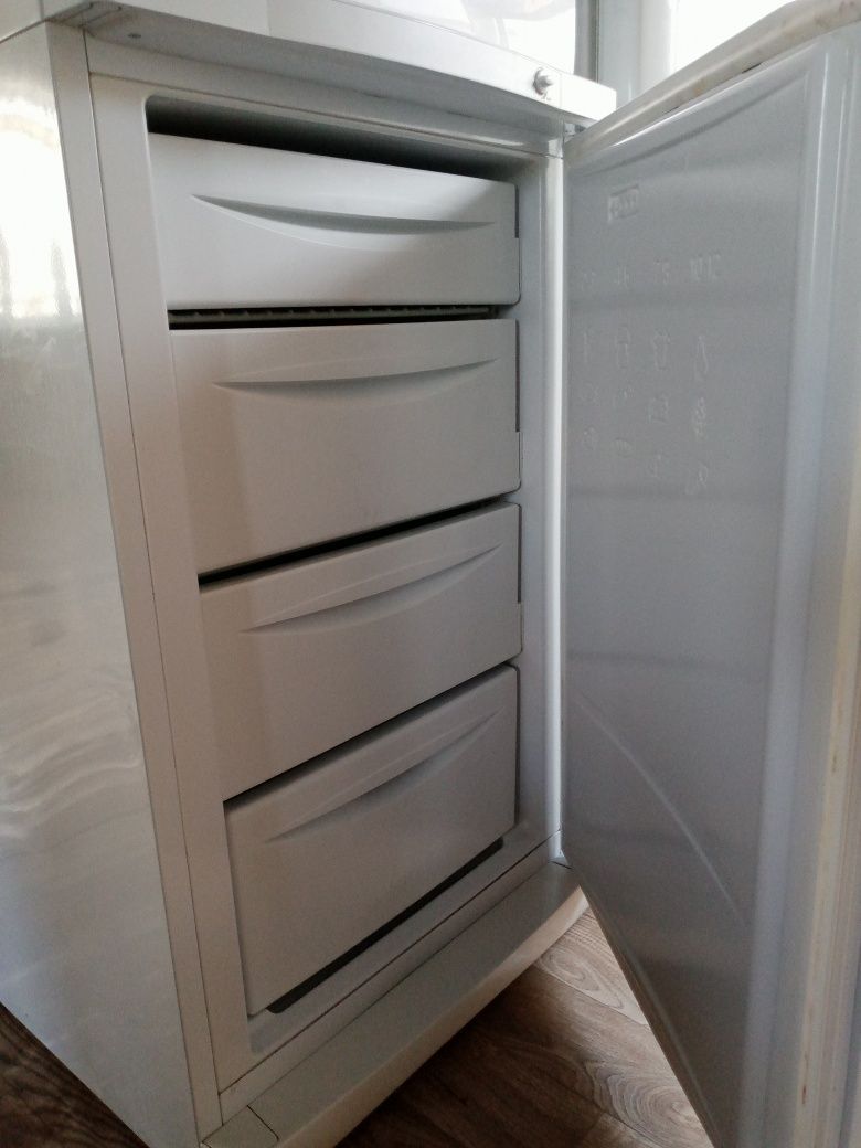 Продам морозильную камеру