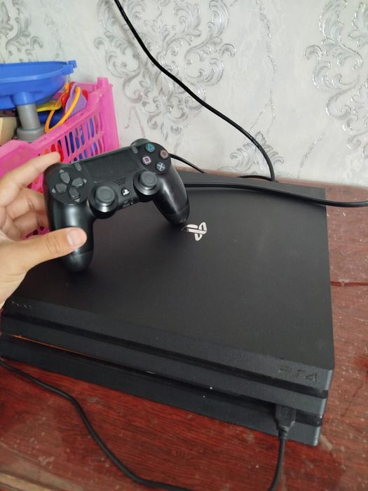 Ps4 pro в хорошем состояний