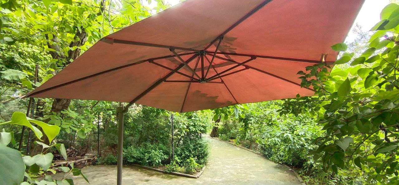 Продам большой раскрывающийся и регулированный зонт для отдыха, кафе