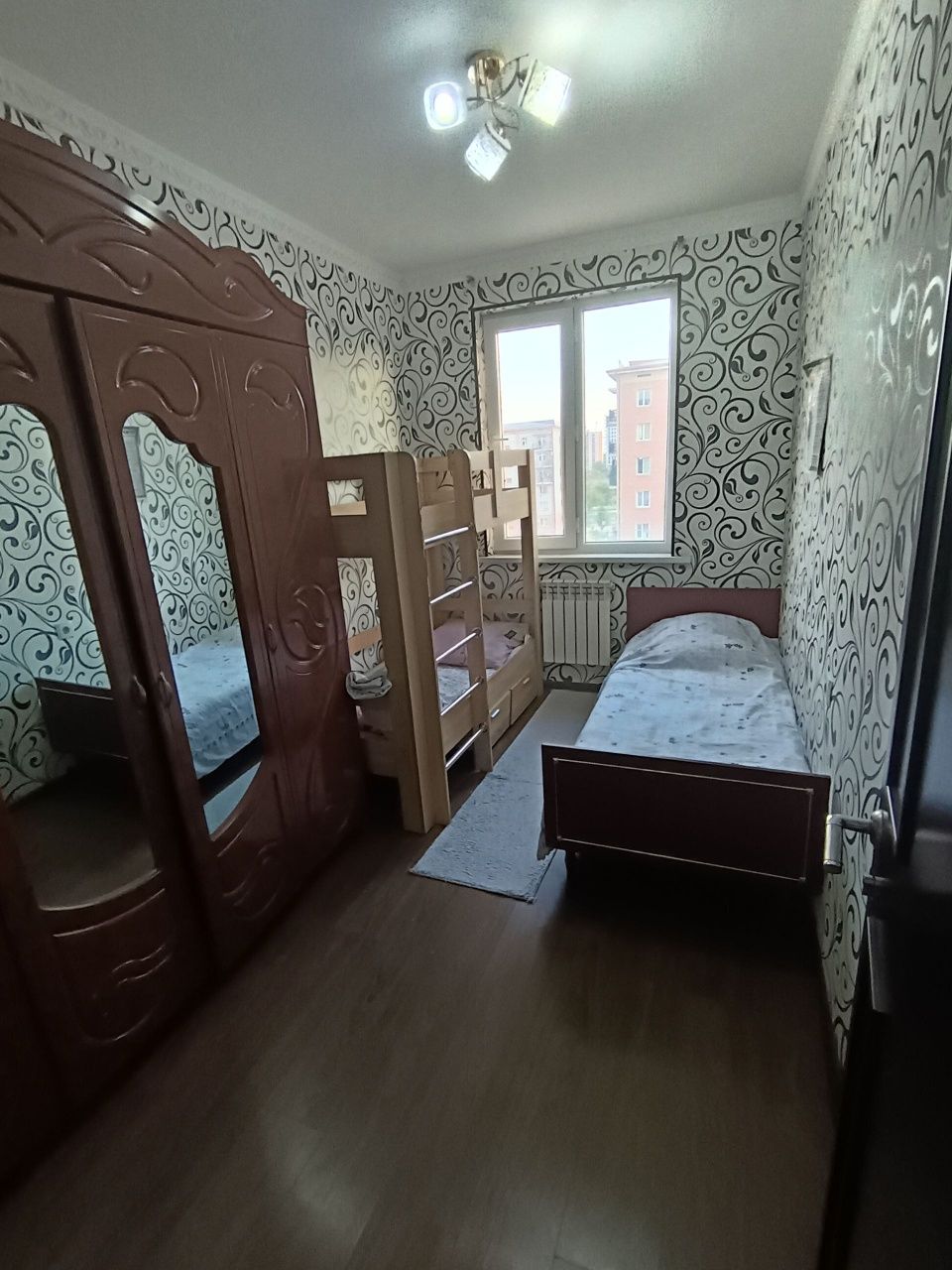 3х комнатная с мебелью и техникой в 7 этажках (роща)