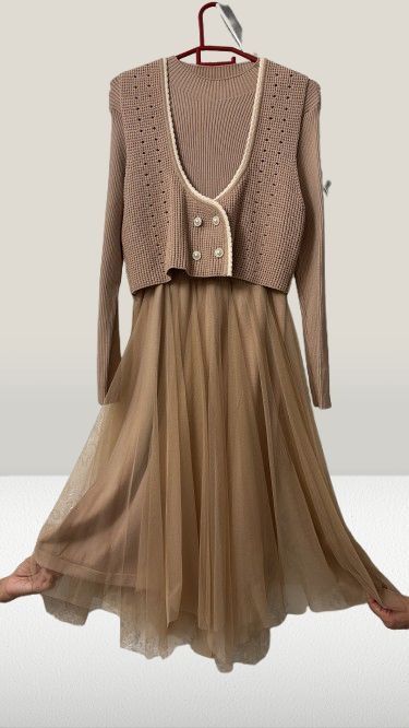 Платье бежевое с жилеткой