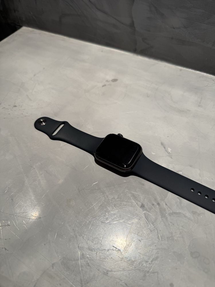 95% battery! Apple Watch SE 44mm Space Gray