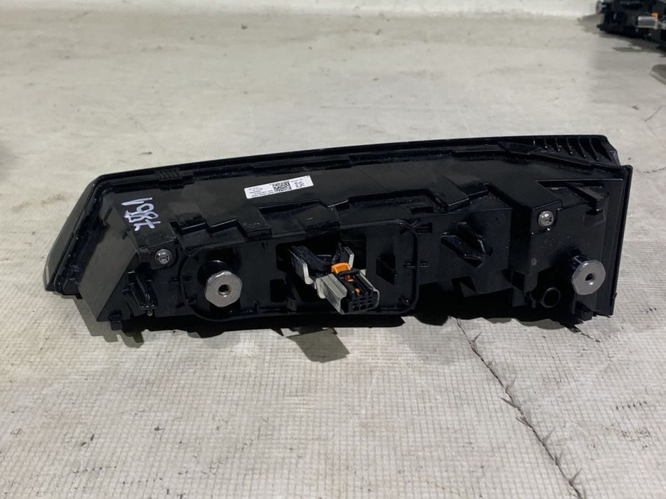 Stop stanga spate pe hayon, Peugeot 308, 2021, 2022, 2023, 2024, cod origine OE 9835300680.