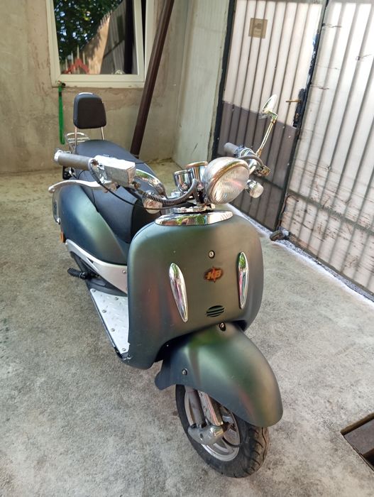 Scuter 50 cm retro