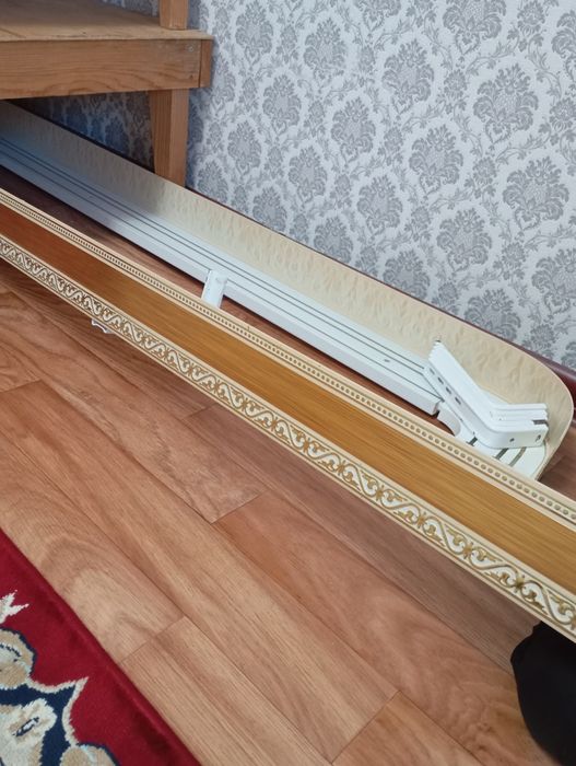 Потолочный карниз готовый тек 1 жыл ұсталған ,б/у таза сынық жоқ ,5000