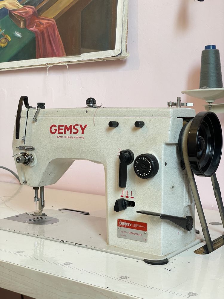 Швейная машина GEMSY