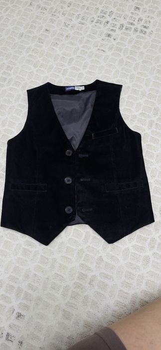 Продам черный, бархатный жакет на мальчика