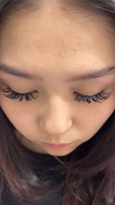 Нужный модели на ресницы.