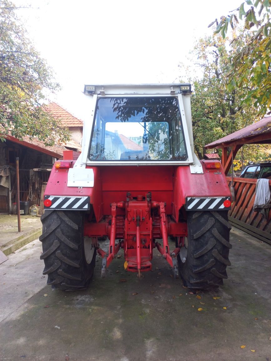 Tractor INTERNATIONAL 744 de vănzare